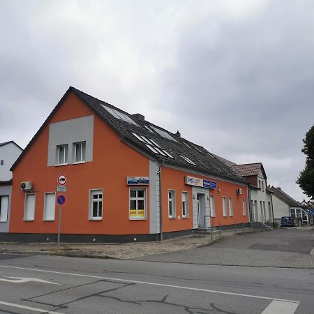 Zimmervermietung Schoenfliesser Stuben Auch Fuer Monteure Eisenhuettenstadt Exterior photo