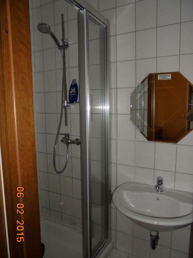 Zimmervermietung Schoenfliesser Stuben Auch Fuer Monteure Eisenhuettenstadt Exterior photo