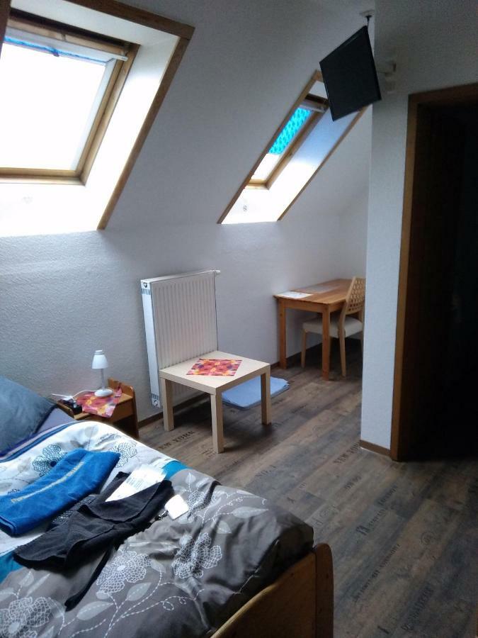 Zimmervermietung Schoenfliesser Stuben Auch Fuer Monteure Eisenhuettenstadt Exterior photo
